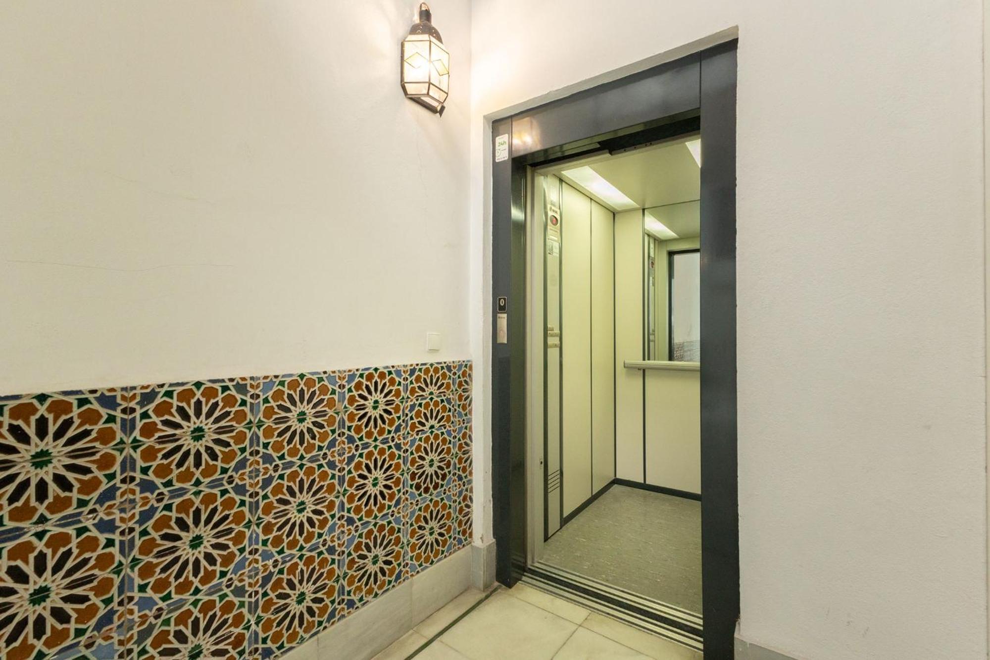 Charming 2 Bedroom Boutique Triplex Apartment With Private Terrace At Seville City Center By Ocityzen Exterior foto